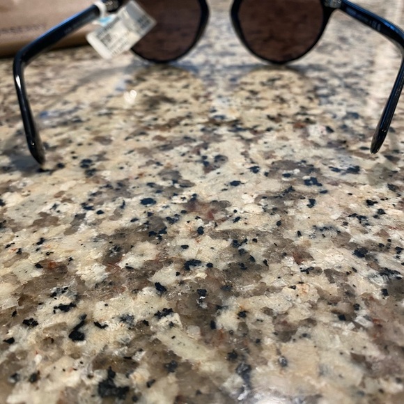 Burberry Unisex Round Sunglasses B4280 Black Frame with Brown Lenses New w/ Flaw - Picture 10 of 16